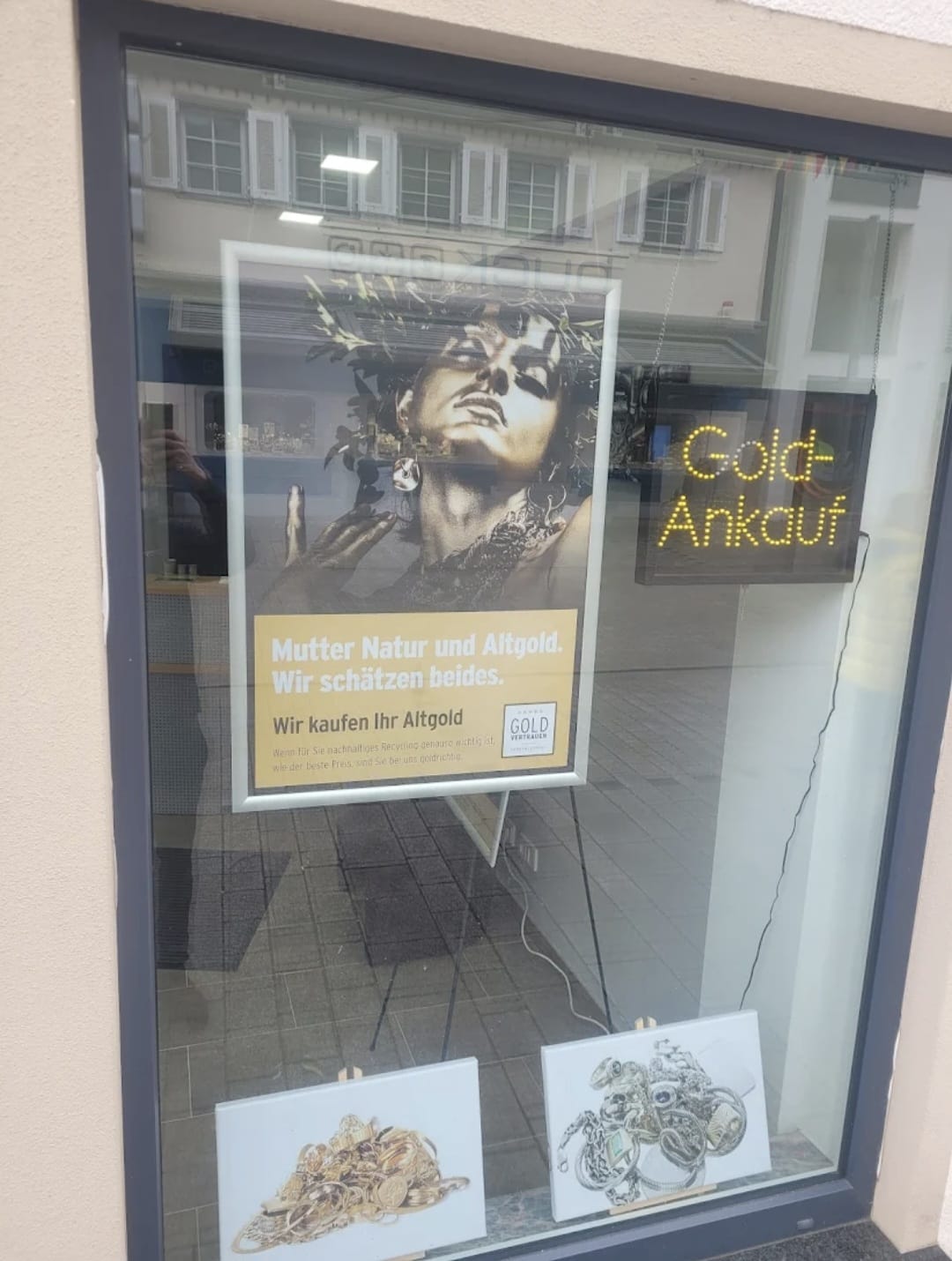 Goldankauf-Schaufenster der Filiale Mengen