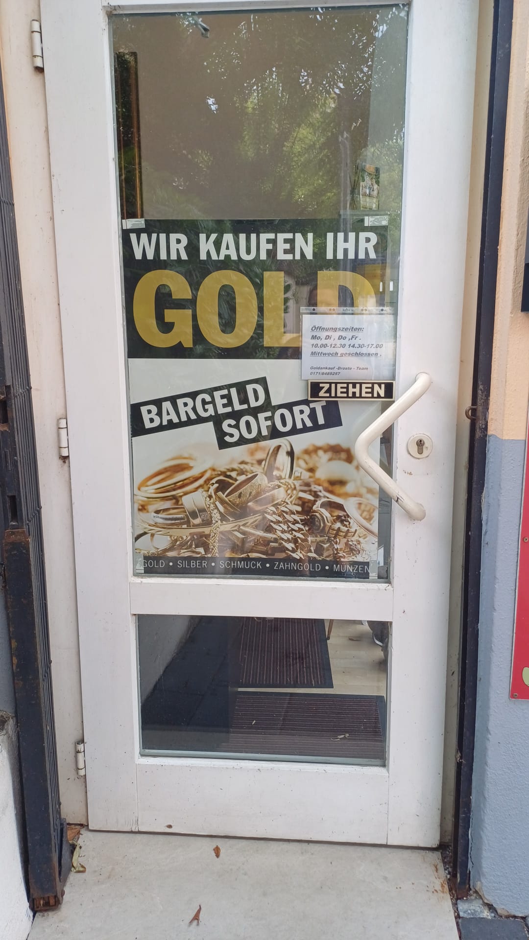 Eingangstür der Goldankauf-Droste-Filiale in Überlingen